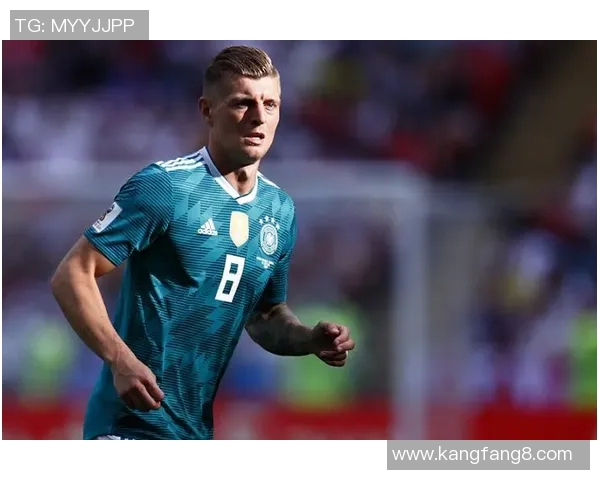 克罗斯:从天才少年到世界足球巨星的传奇旅程与成就解析 克罗斯:从天才少年到世界足球巨星的传奇旅程与成就解析